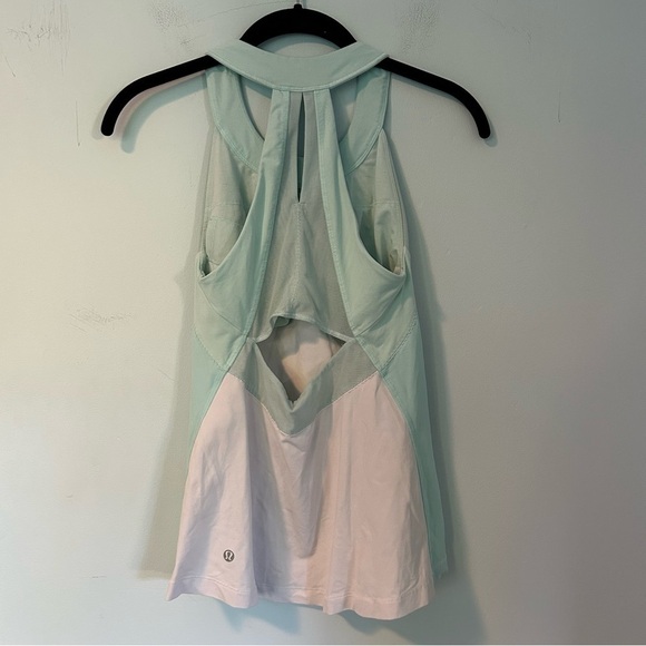 Lululemon Run: Make it Count Mint Green & White Scuba Tank Size - Picture 8 of 13